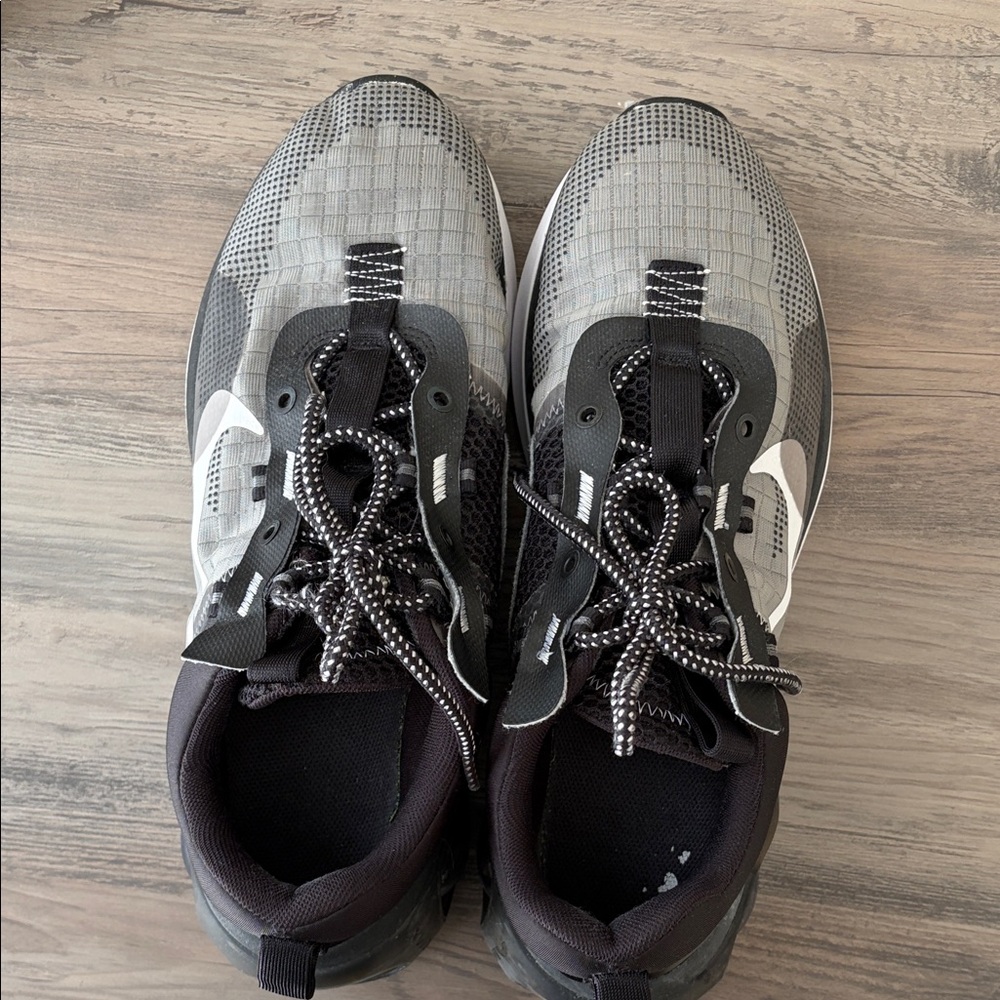 Nike Men's Black and White Sneakers